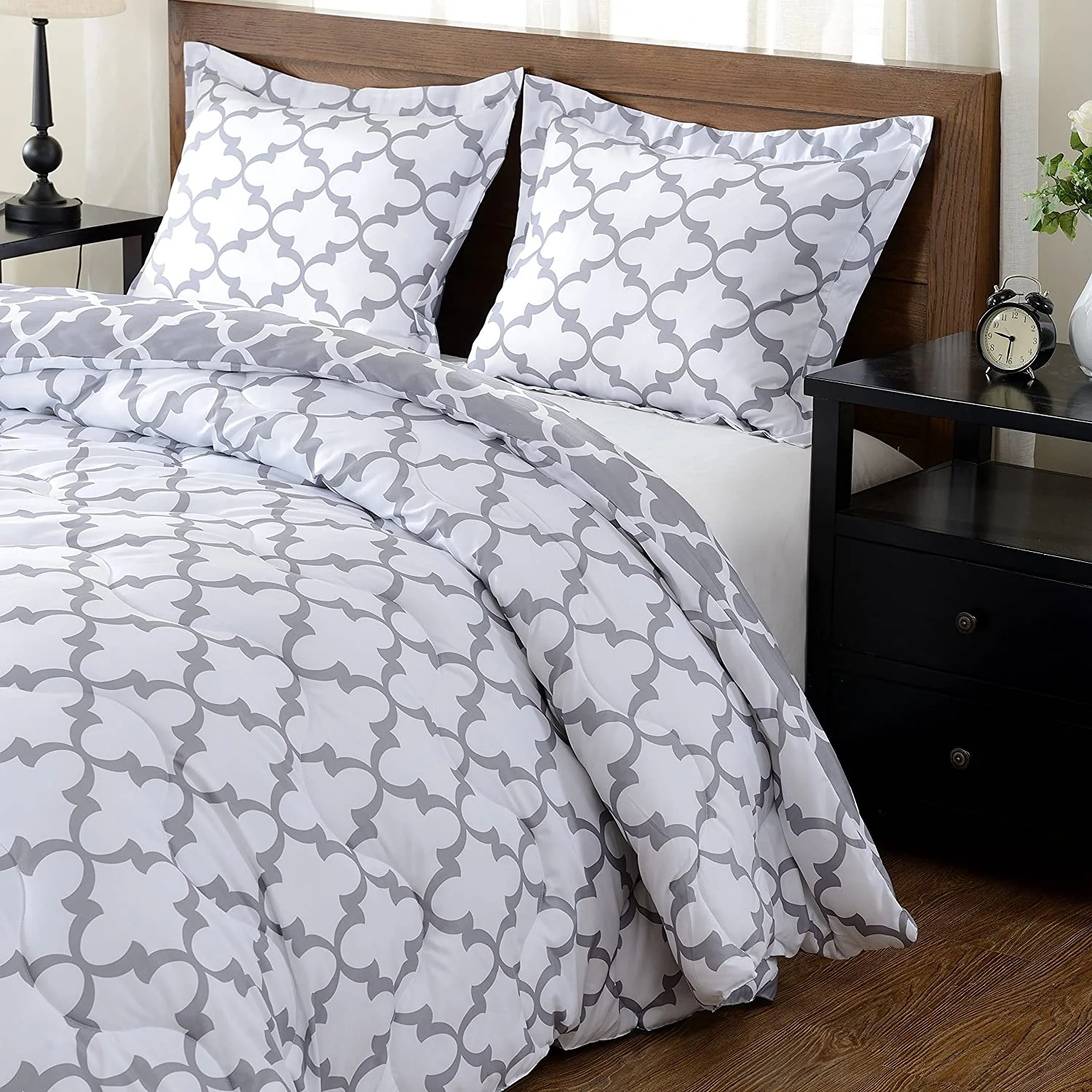 Comforter Set -Lightweight Down Alternative Reversible 3-Piece Comforter Set — product image 4
