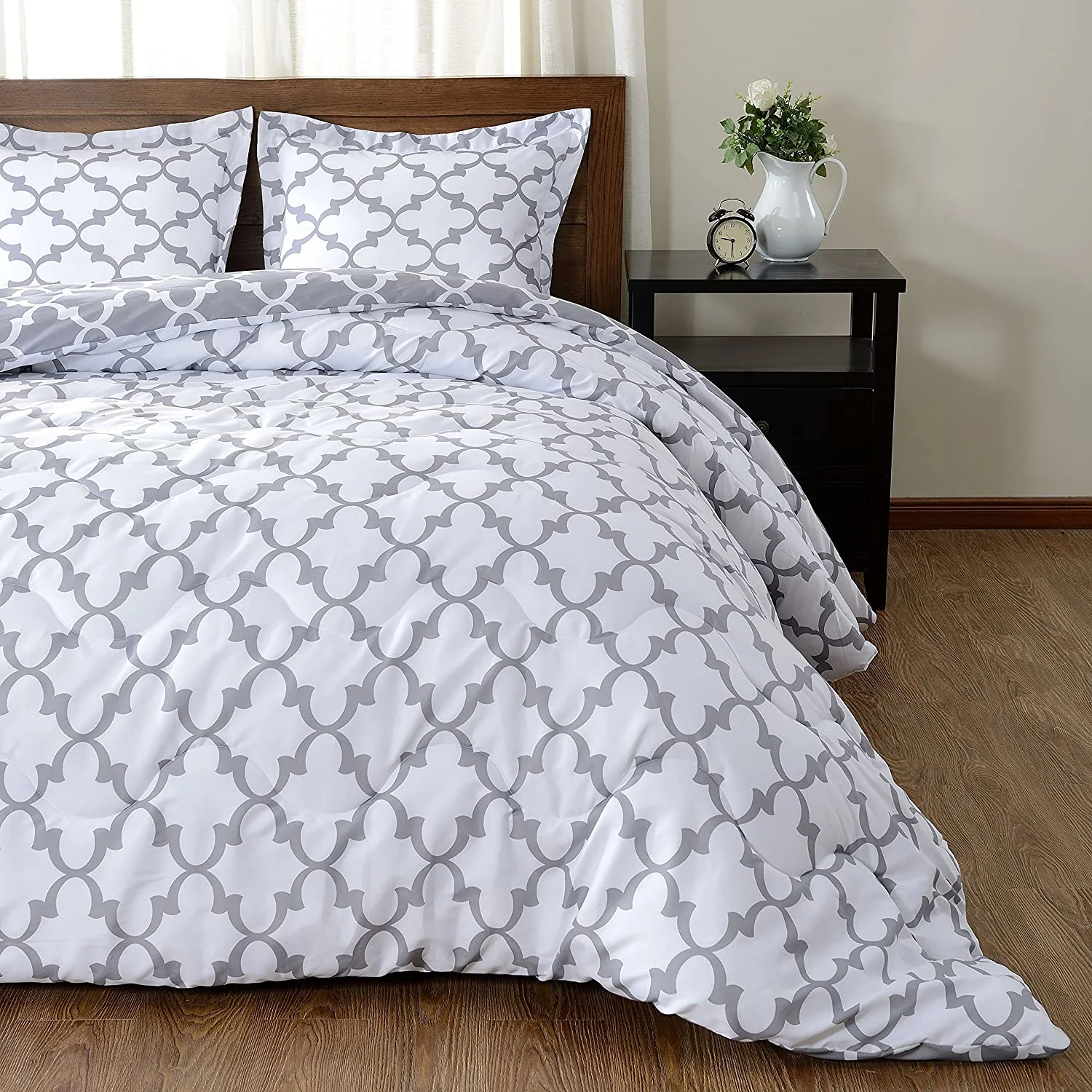 Comforter Set -Lightweight Down Alternative Reversible 3-Piece Comforter Set — product image 2