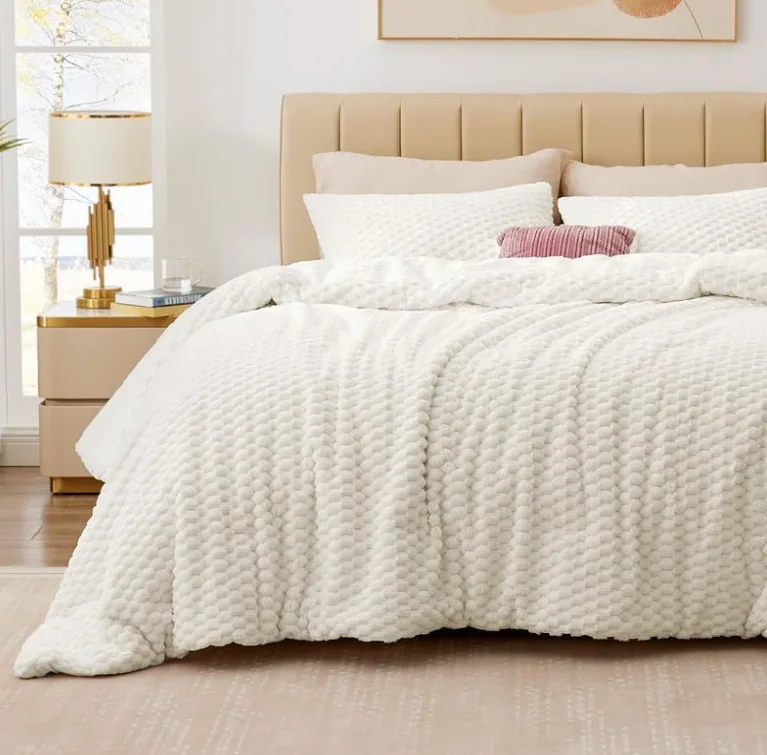 Fluffy Comforter Set - Luxury Faux Fur Brushed Plaid Pattern Bedding Comforter Sets — product image 4