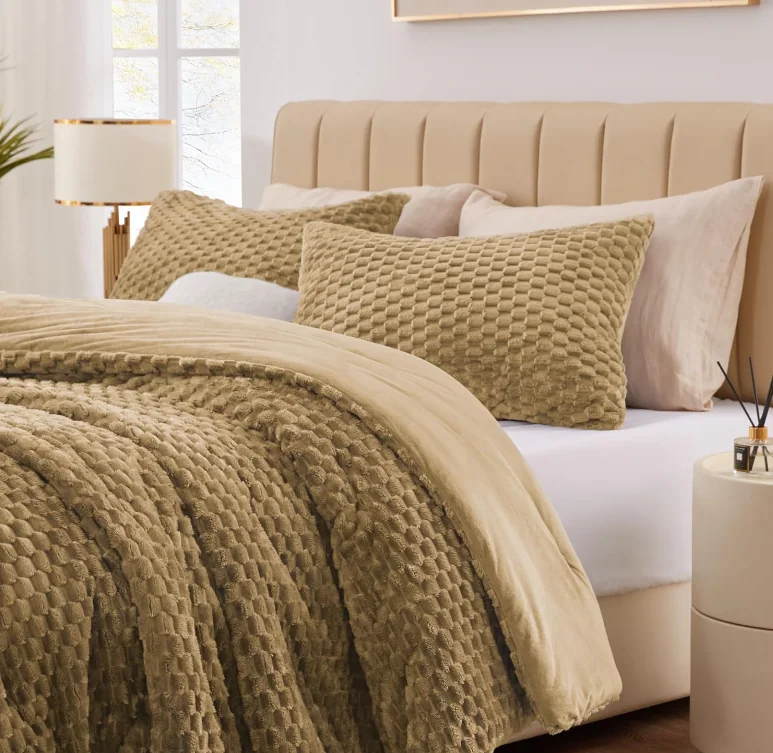 Fluffy Comforter Set - Luxury Faux Fur Brushed Plaid Pattern Bedding Comforter Sets — product image 7
