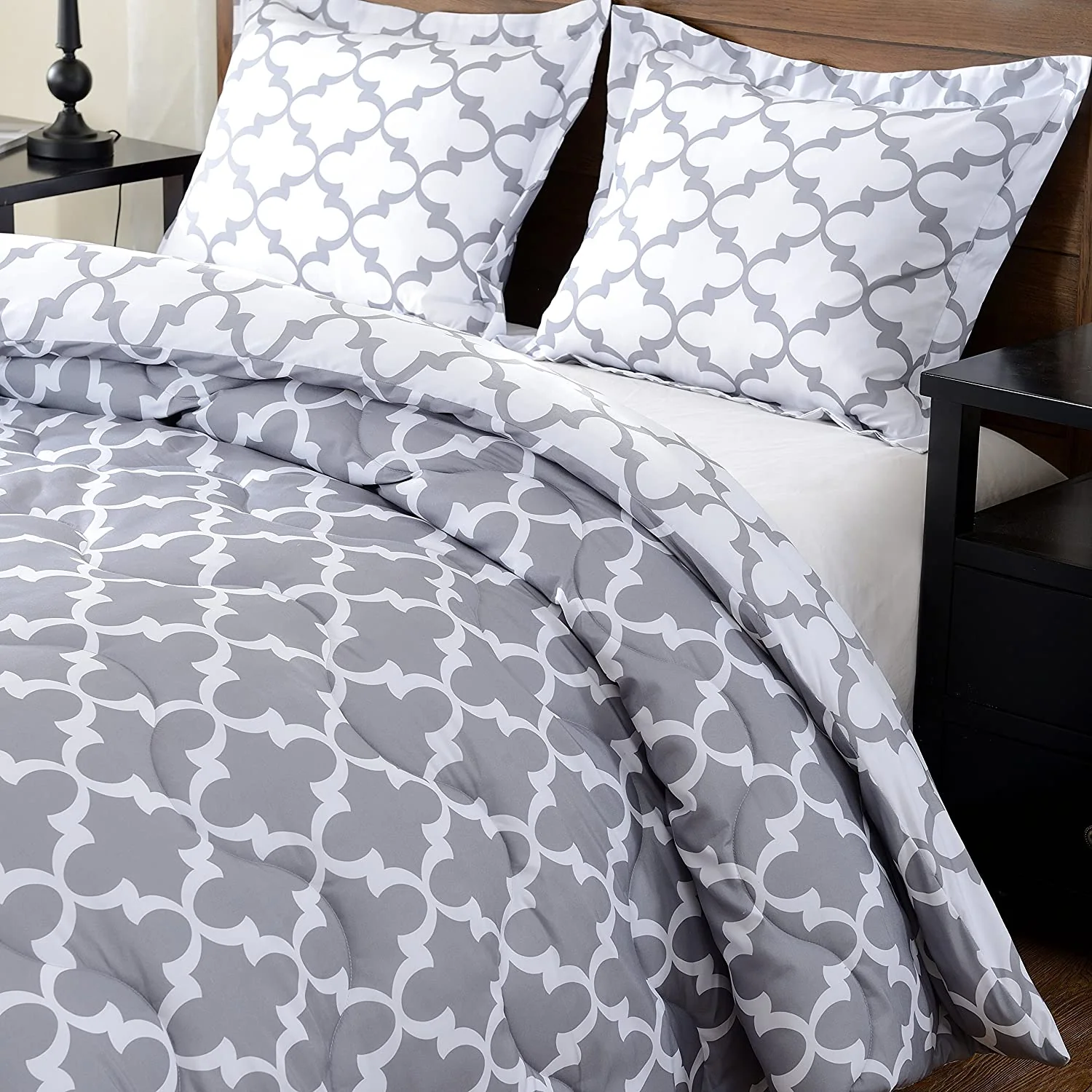 Comforter Set -Lightweight Down Alternative Reversible 3-Piece Comforter Set — product image 3