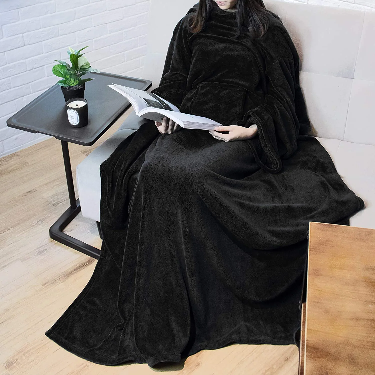 Extra Soft Wearable Fleece Blanket with Sleeves TV Blanket for Adult — product image 3